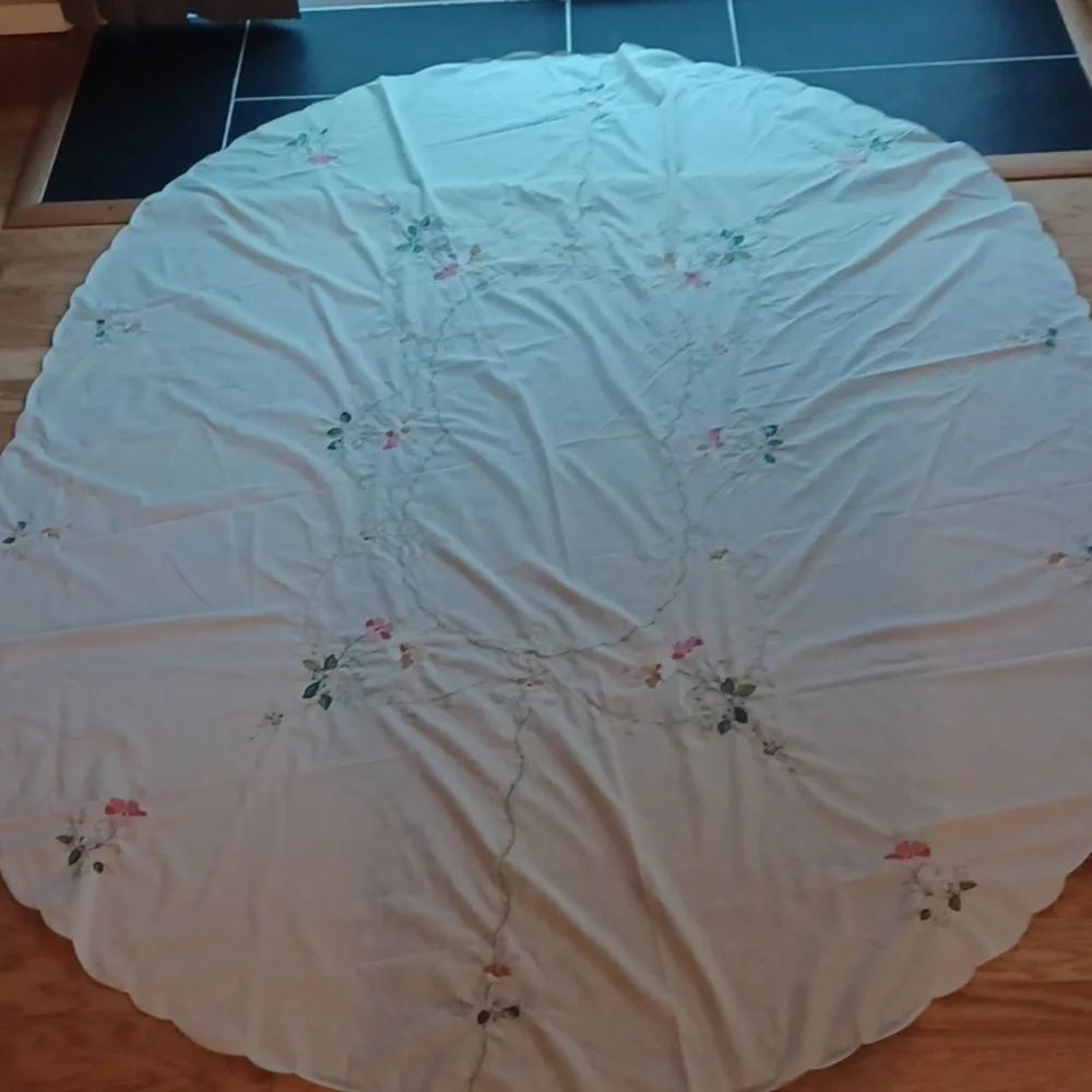 Vintage Needle Piont Floral Embroidered Tablecloth - Oval 64Wx78 L
